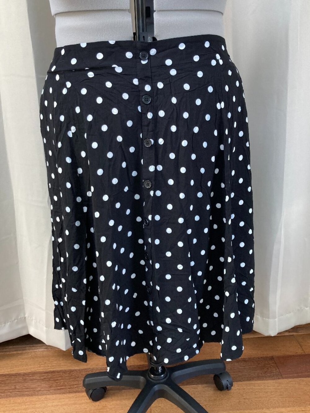 Torrid 4 Black and White Polka Dot Midi Swing Skirt